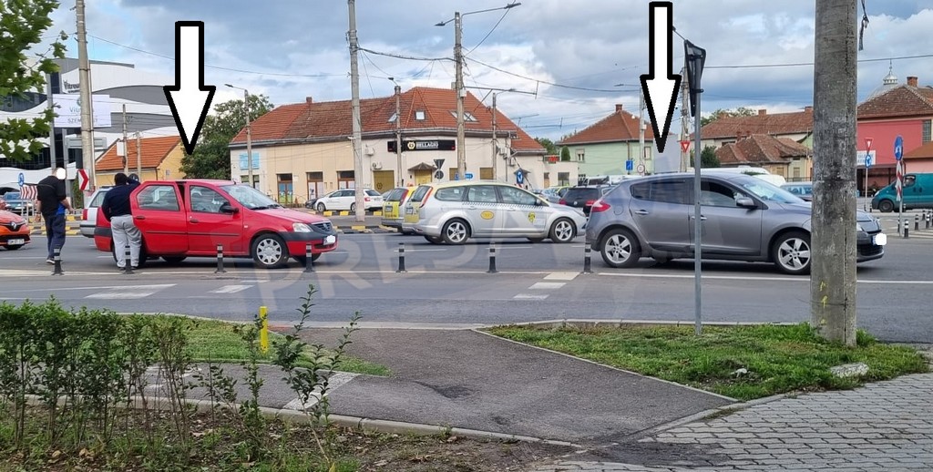 FOTO. Accident în sensul de la Burdea. Un șofer nerăbdător și-a forțat ”norocul”