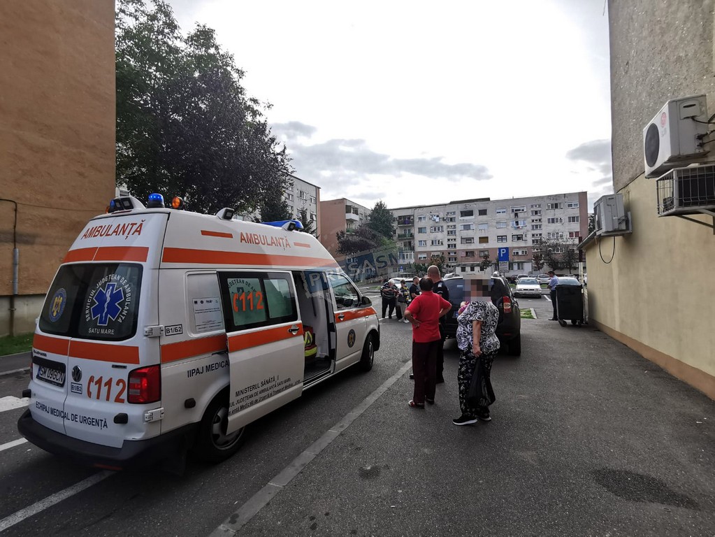 FOTO. O bunică cu nepoata în brațe, lovite de mașină, în municipiul Satu Mare