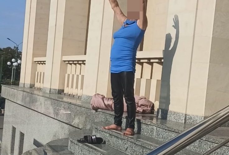 FOTO. O sătmăreancă, mamă a 7 copii, criză pe treptele unei catedrale ortodoxe