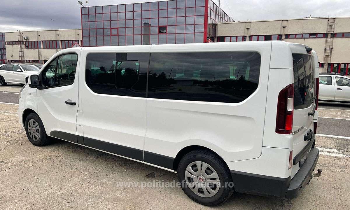 FOTOGALERIE. Ucrainean lăsat fără autoutilitară în Vama Petea. Nemții îl căutau