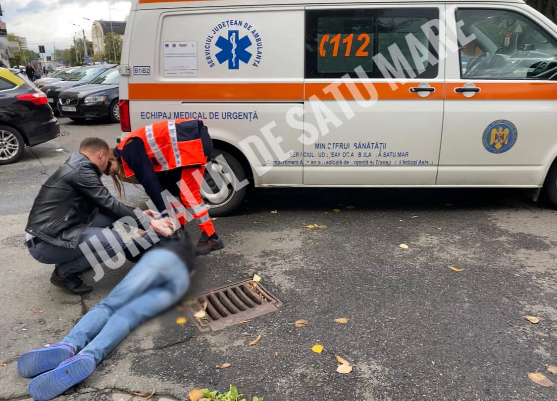 Femeie căzut pe stradă, lângă Spitalul Județean. Un sătmărean a intervenit salvator