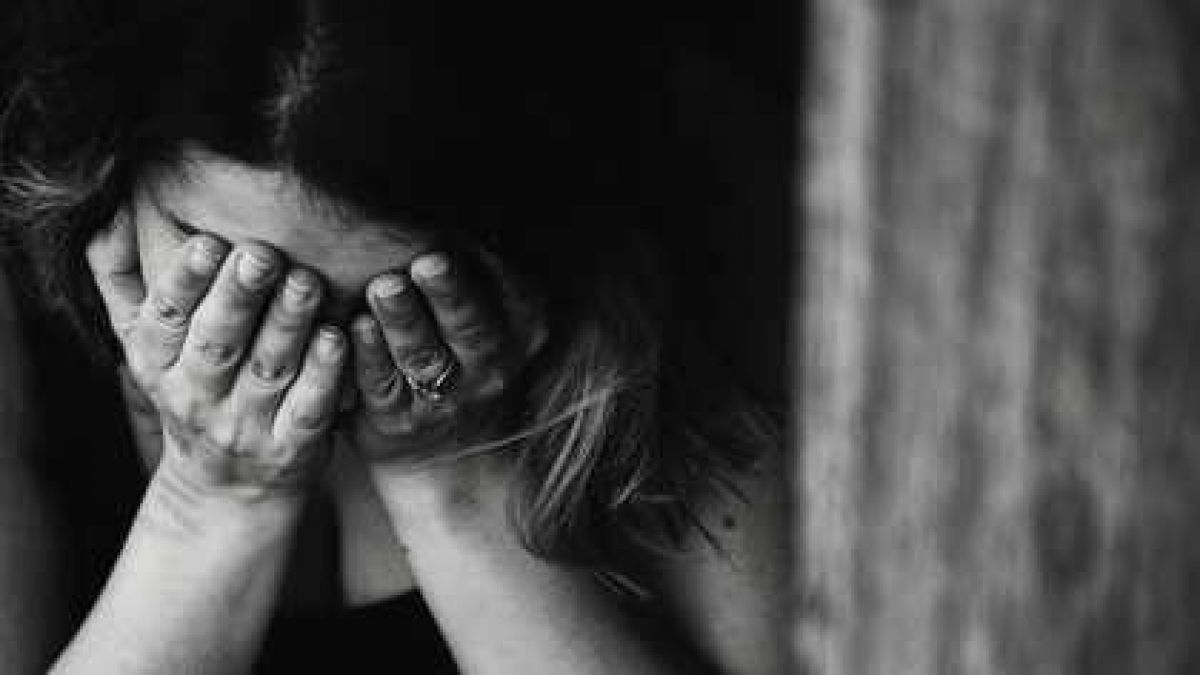 Escroc fără inimă! Sătmăreanul a prostit o femeie cu probleme psihice să-și vândă tot