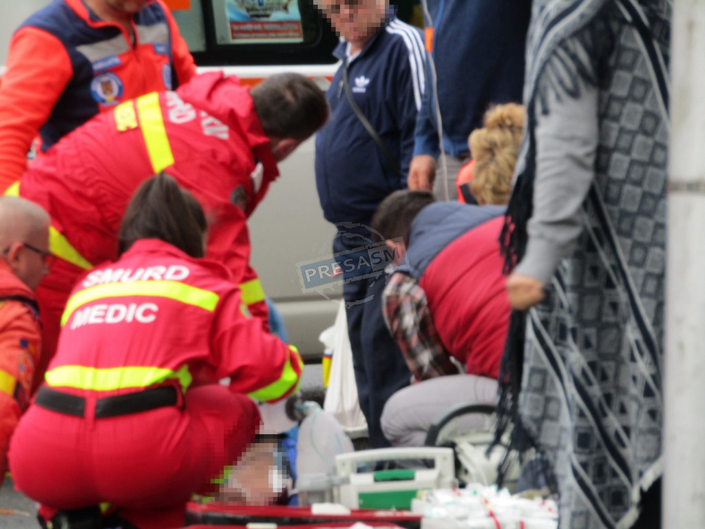 Sătmăreancă rănită în accident. Un șofer a intrat pe contrasens, s-a izbit frontal de mașina tinerei