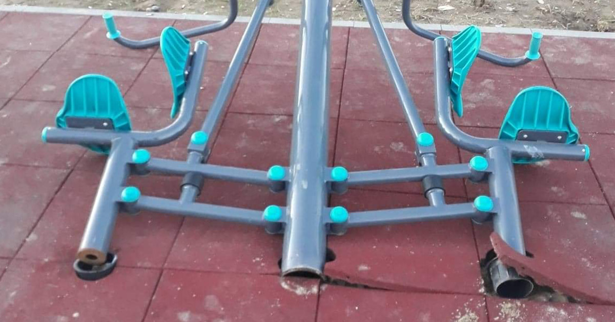 FOTO. Sătmărenii reclamă noi probleme la parcul Cubic. "Doi copii aproape nenorociți". A cedat un aparat de joacă
