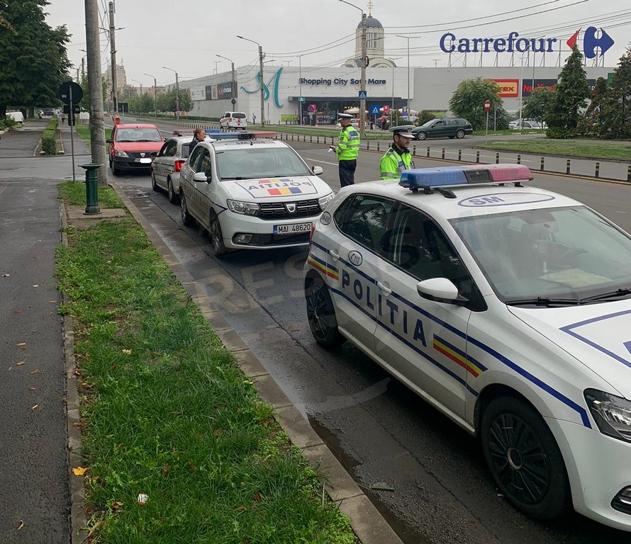 A băut "un păhărel" ca să își facă curaj apoi, fără permis, s-a urcat la volan. Sătmăreanul n-a ajuns tare departe