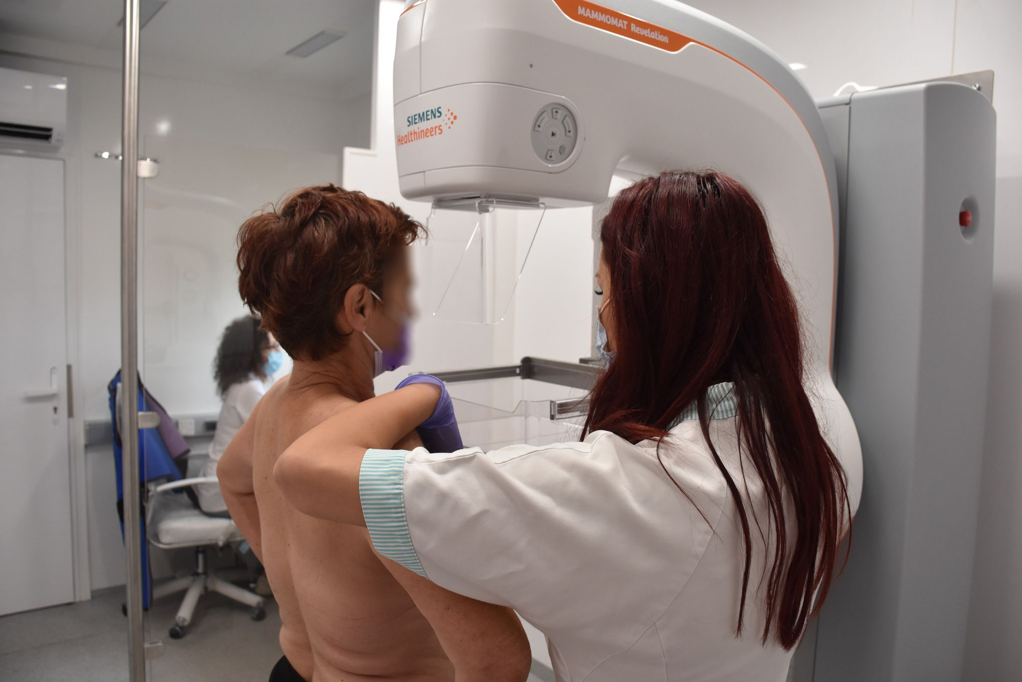 Nemaivăzut în Satu Mare: Mamograful merge la pacienți!