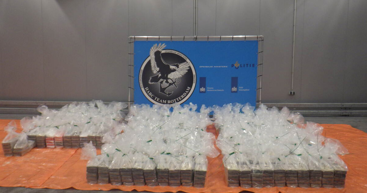 FOTO. Șofer de TIR român prins cu peste o tonă de droguri. Transporta "marfă" de aproape 200 de milioane de euro