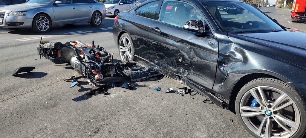 Accident lângă Aquastar, în municipiul Satu Mare. Motociclist lovit de o mașină