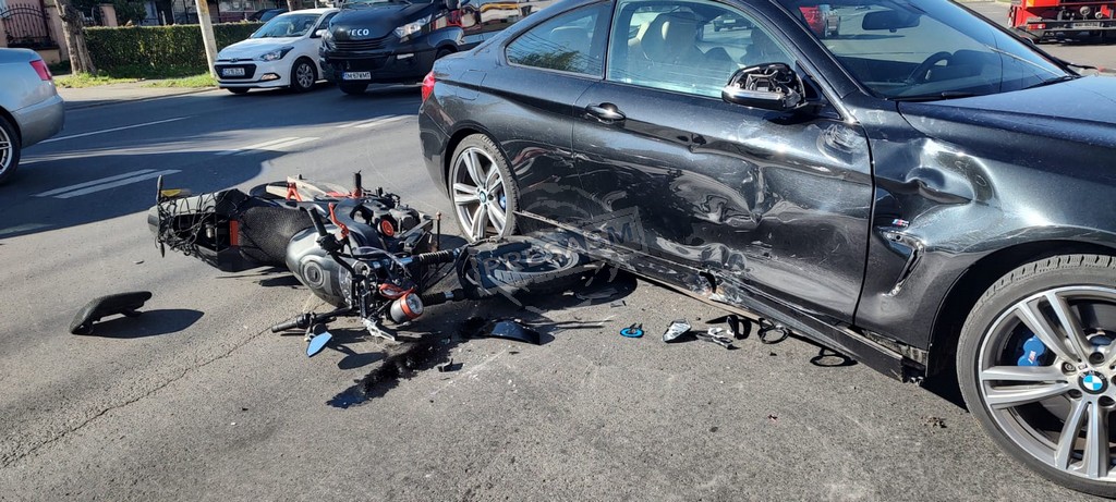 FOTO. Cum s-a petrecut accidentul de pe Drumul Careiului. Un adolescent a ajuns la spital