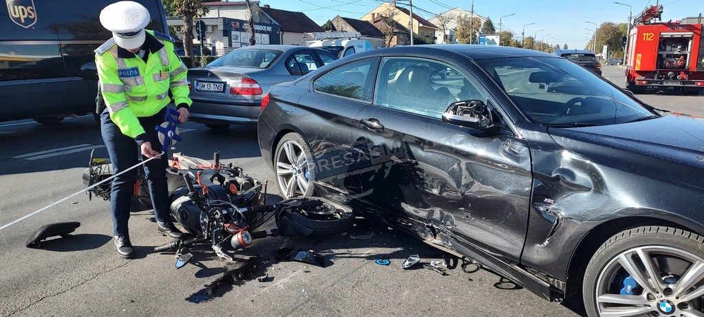 FOTO/VIDEO. Accident pe Drumul Careiului. Un motociclist (16 ani) a lovit o mașină. Victima, dusă la Urgență