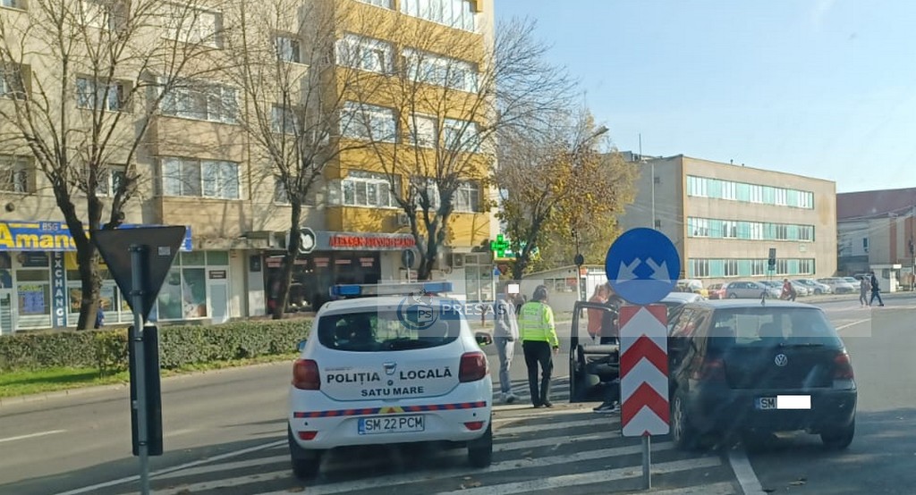 FOTO/VIDEO. Greu în sensul giratoriu! Accident pe Bulevardul Lucian Blaga