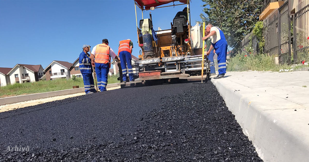 Se întâmplă în România. O firmă de construcții și-a luat înapoi asfaltul proaspăt turnat