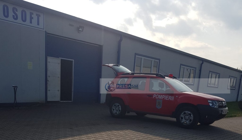 FOTO. Femeie căzută într-o fabrică din Satu Mare. Pompierii au mers cu ...Duster-ul