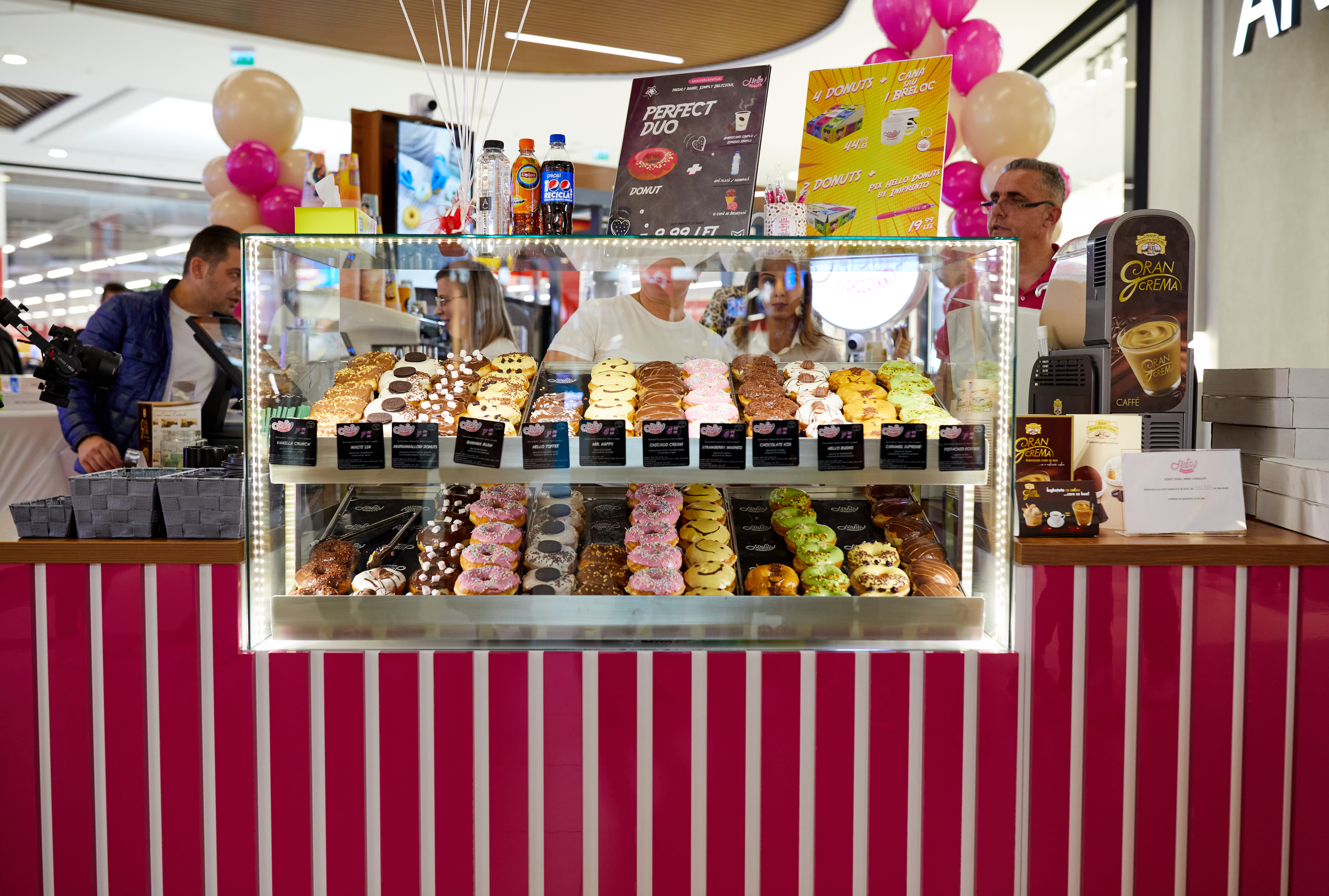 FOTO. Hello Donuts, un răsfăț dulce pentru sătmăreni: gogoși proaspete, înghețată italiană și cafea 5ToGo