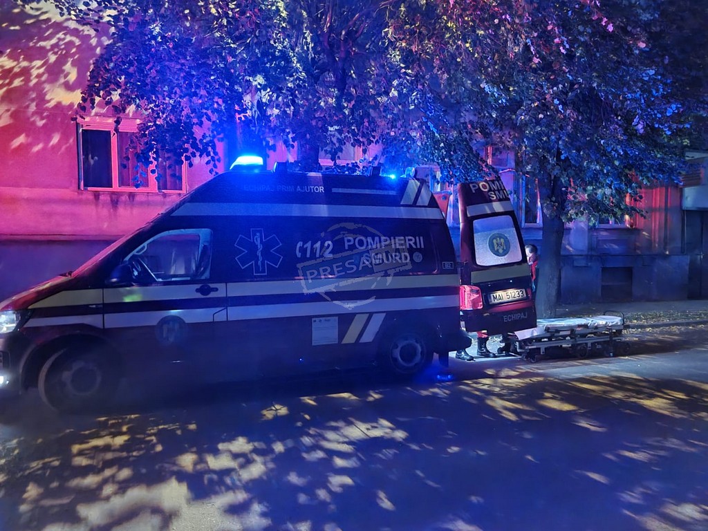 Cadavru în descompunere găsit într-un apartament din Carei. Vecinii au alertat pompierii