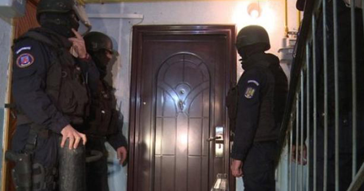 FOTO. Percheziții în județul Satu Mare. Ce "marfă" au confiscat polițiștii