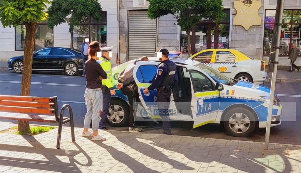 FOTO. A furat de 10 lei dintr-un supermarket din Satu Mare. La ieșire l-a lovit o mașină