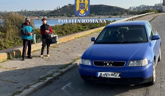 FOTO. Un șofer s-a aruncat în râul Olt doar să nu-și dea actele polițiștilor. L-au salvat pompierii