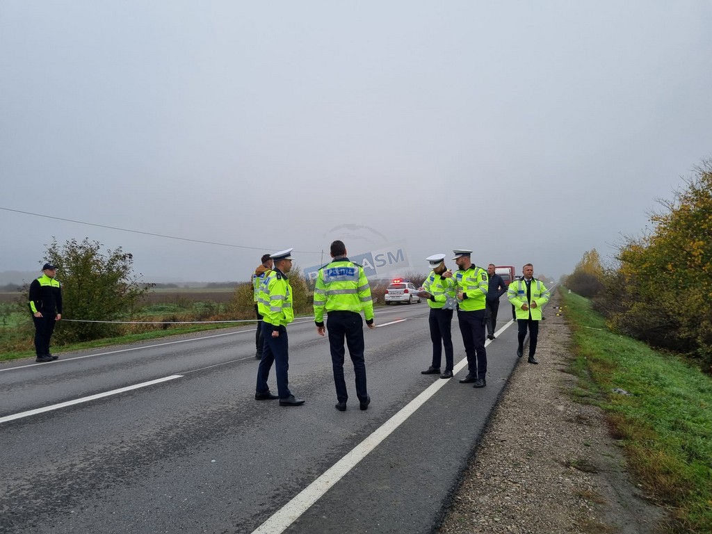 FOTO/VIDEO. Accident mortal în Dorolț. Victima, în șanț. Șoferul a fugit de la locul accidentului
