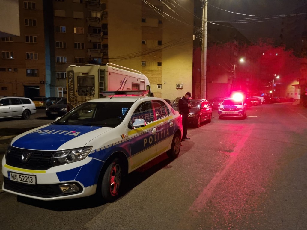 FOTOGALERIE. Un sătmărean a amenințat că dă foc casei, sub privirile îngrozite ale mamei, în centrul Sătmarului