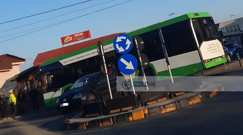 FOTO. Accident cu victime la Piața de Vechituri. Impact între două autoturisme