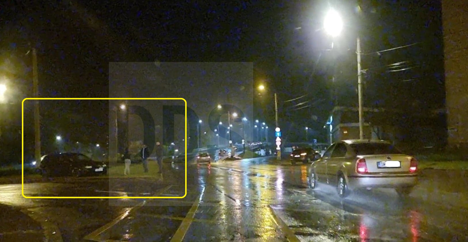 FOTO. O mașină a ieșit în decor în sensul fără sens din fața Finanțelor