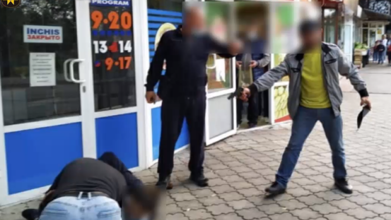 Bărbat împușcat de mai multe ori în plină stradă. Focuri de armă în județul vecin