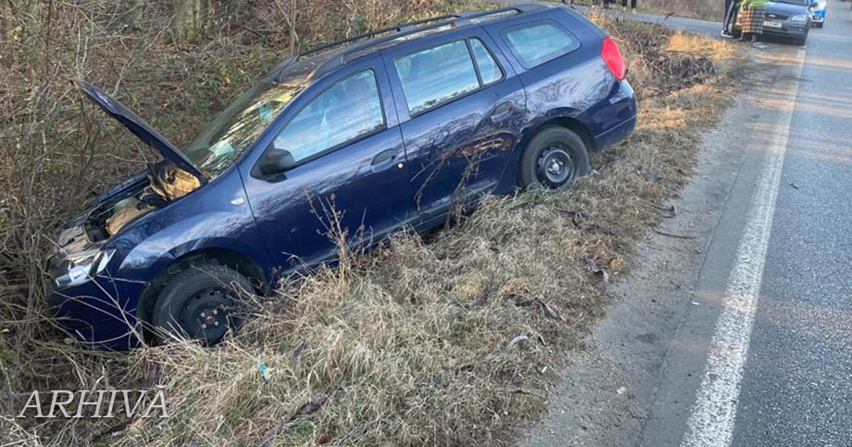 Accident în județul Satu Mare. Băut și neatent la volan, un sătmărean a ajuns cu mașina în șanț