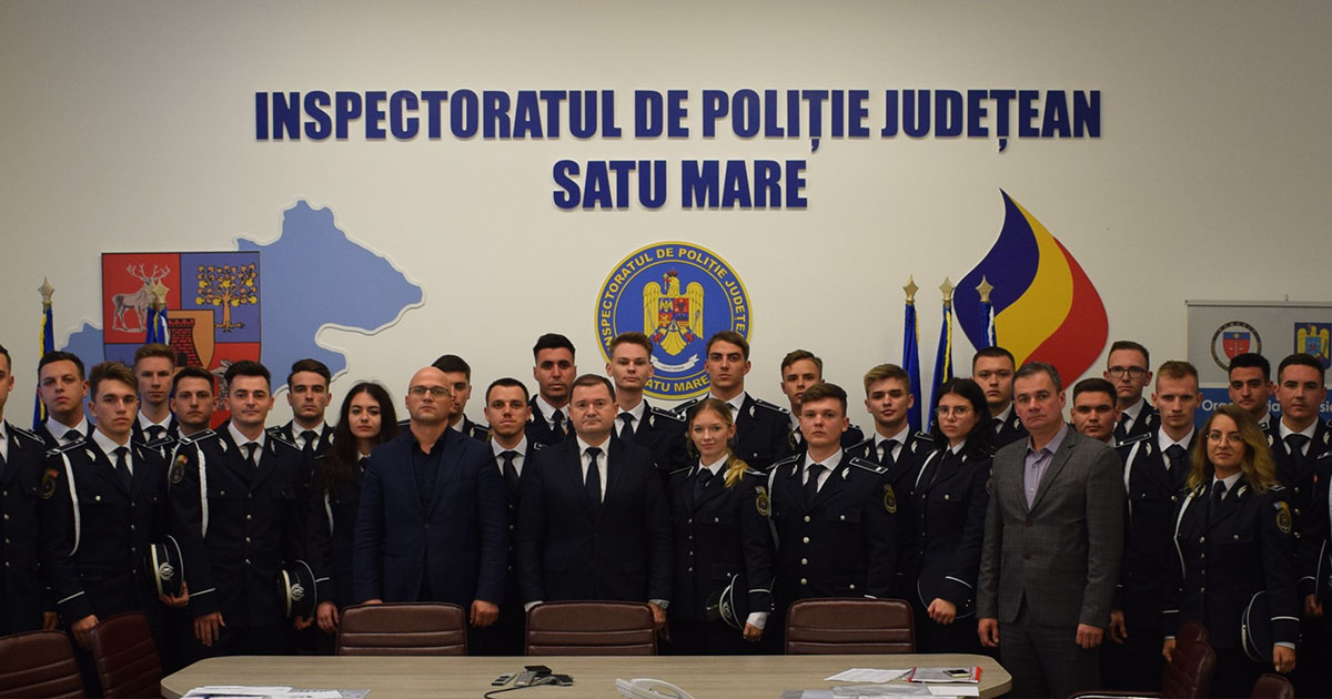 FOTO. Zeci de tineri polițiști, pe străzile din Satu Mare. Încadrați la ordine publică, rutieră și investigații criminale