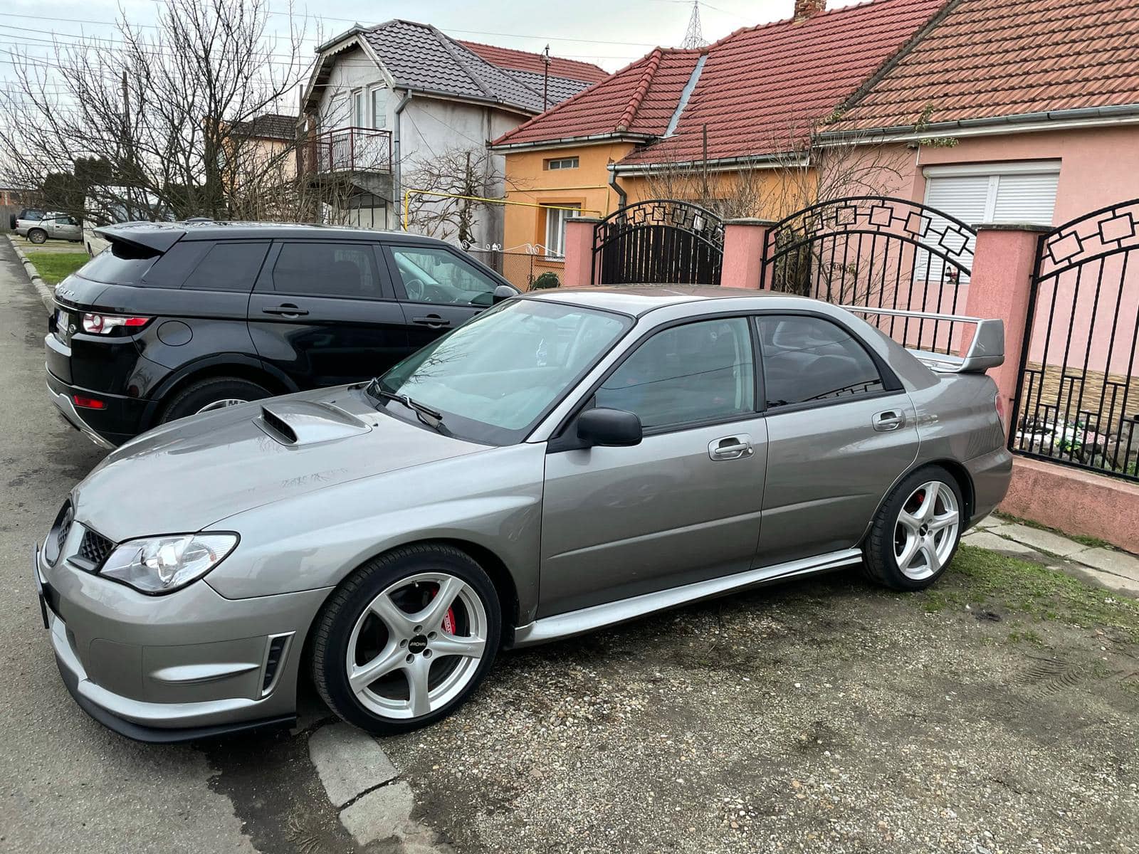 FOTO. Mașină furată din Satu Mare. Chiar din fața unei pizzerii. Se oferă recompensă pentru informații!