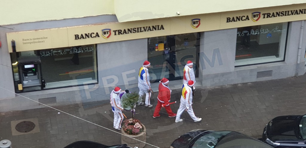 FOTO/VIDEO. Colindători gălăgioși pe străzi, în centrul Sătmarului. Unii au apreciat, alții au fost deranjați