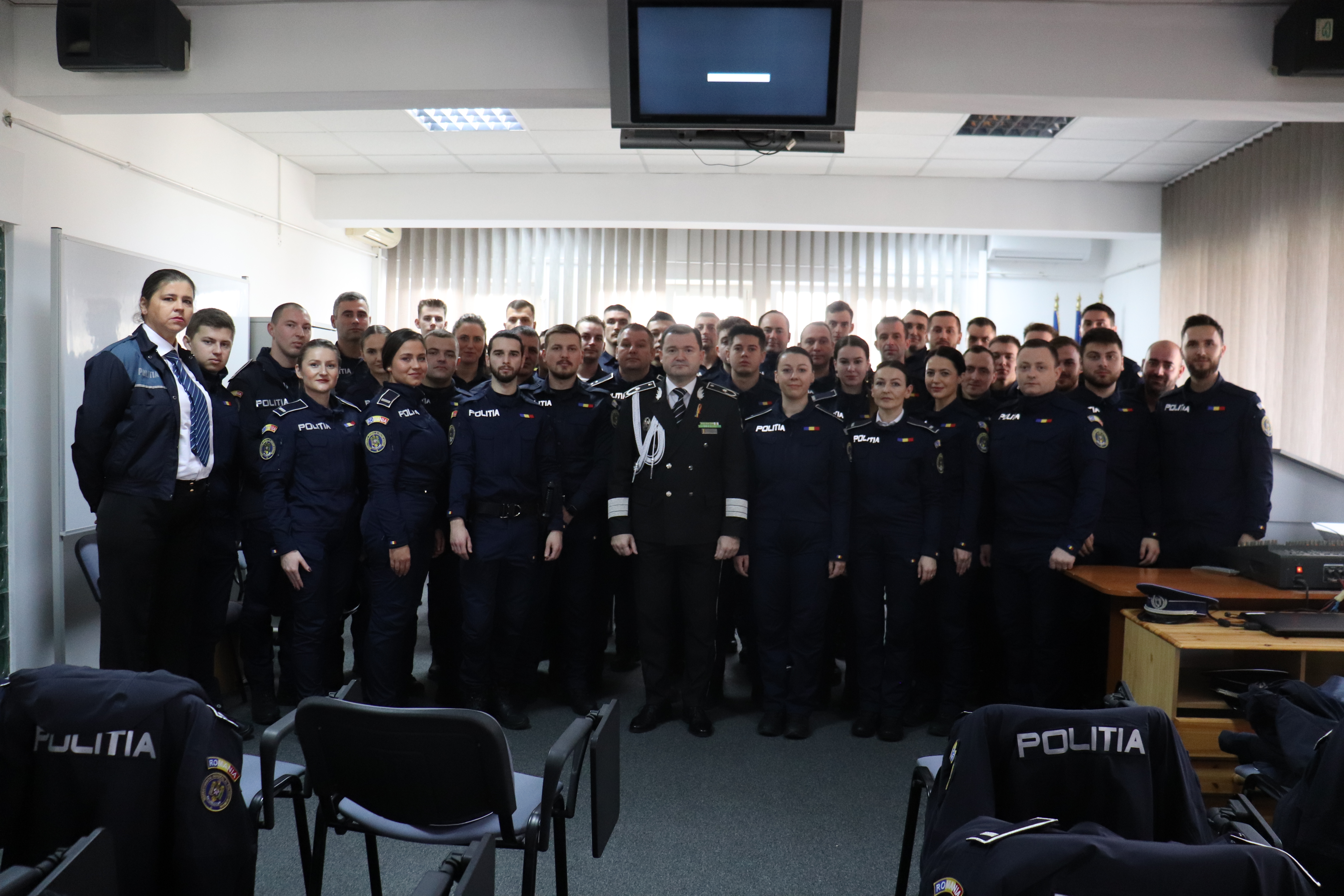 FOTO. Ei sunt noii polițiști din Satu Mare. Zeci de persoane au depus jurământul