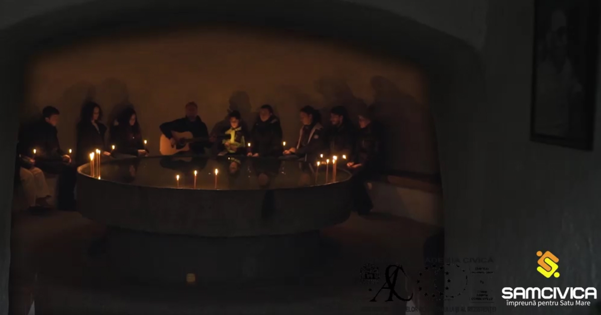 VIDEO. INEDIT. SamCivica, omagiu adus victimelor regimului comunist. Lumină și colinde în celulele de la Sighet