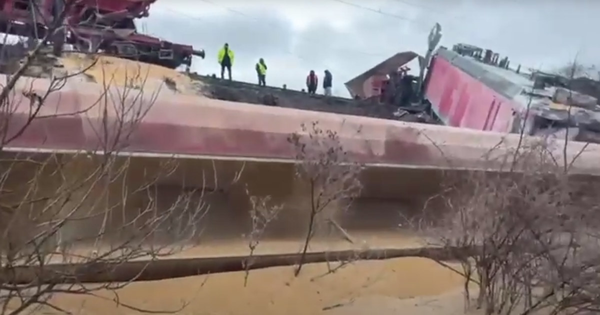 VIDEO. Accident feroviar în țară. Coliziune între două trenuri