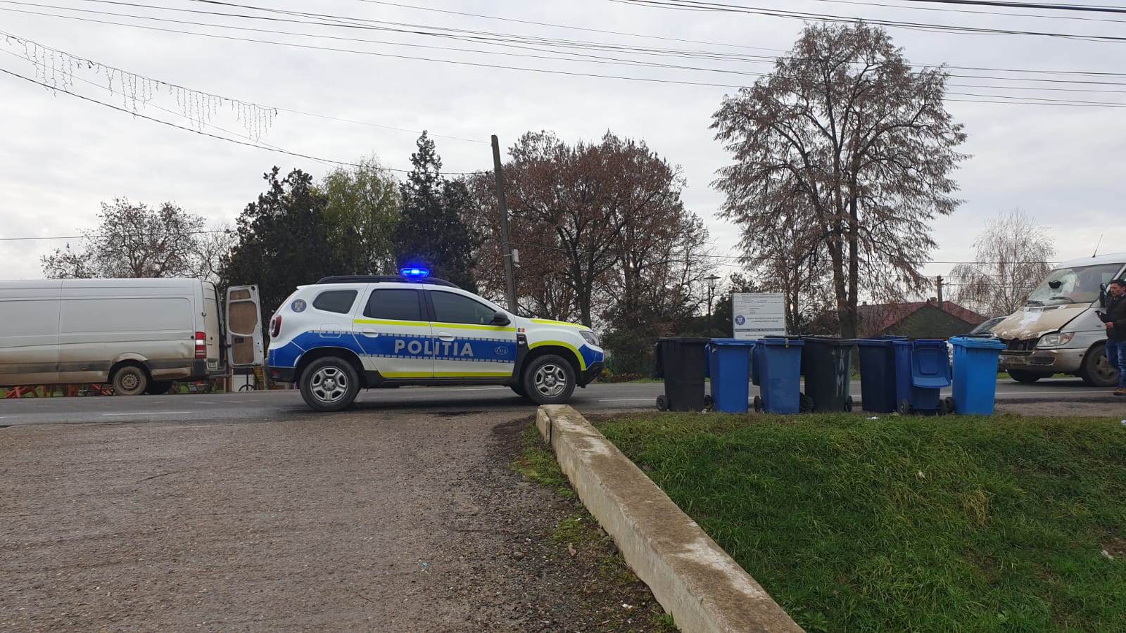 ȘOCANT în Dorolț! Și-ar fi atacat mama cu un cric. Victima a fugit în parc ca să scape de propriul fiu!
