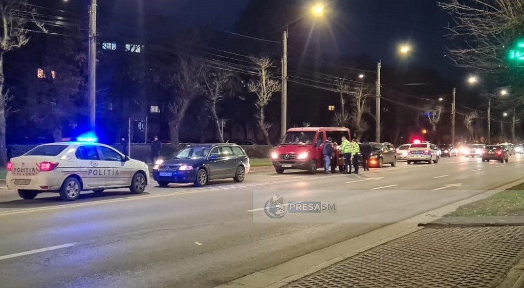 FOTO/VIDEO. Accident în lanț pe Drumul Careiului. Două mașini și un microbuz de pasageri