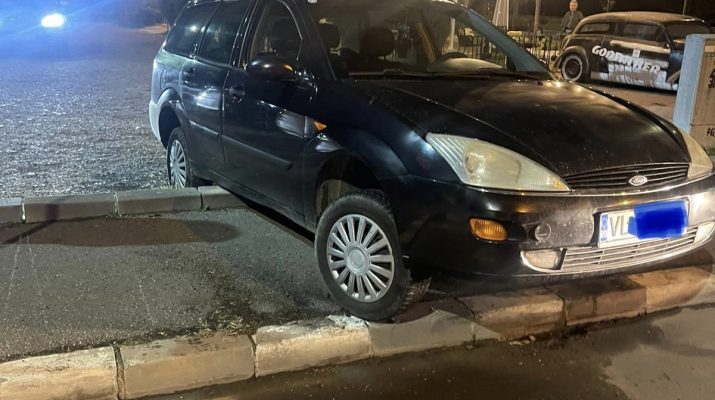 FOTO. Se întâmplă în România. Un bărbat a vrut să își ucidă tatăl și fratele cu mașina