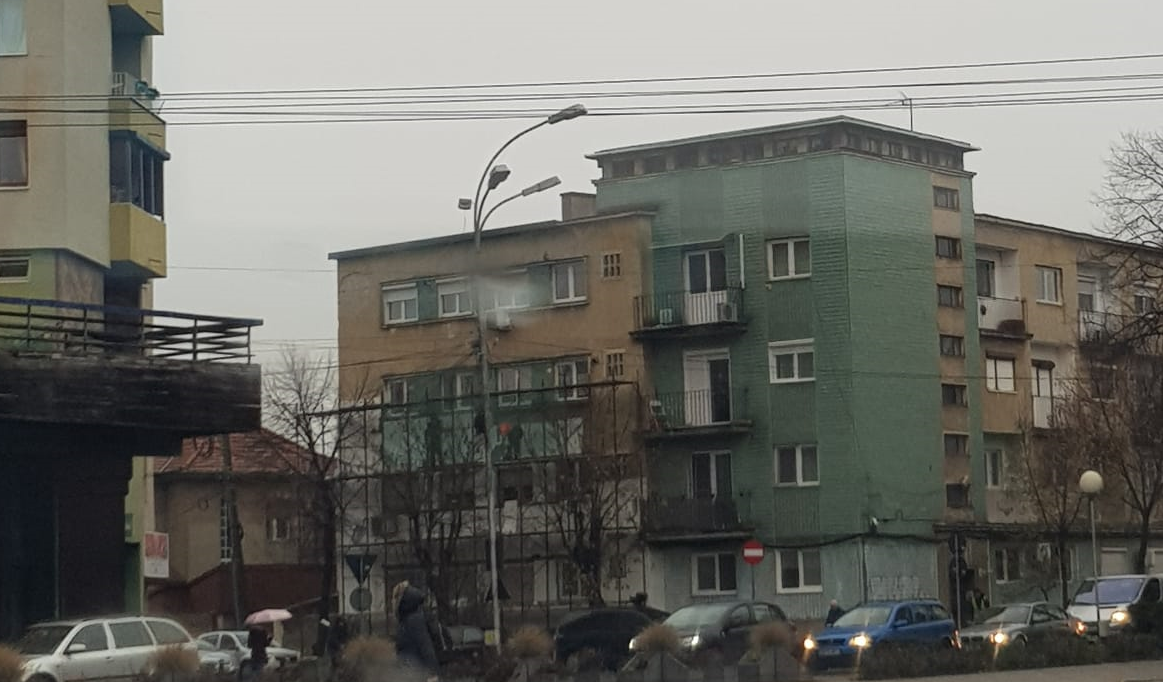 FOTO. Muncitor arestat astăzi direct de pe schelă, în Satu Mare. Și-a bătut copilul