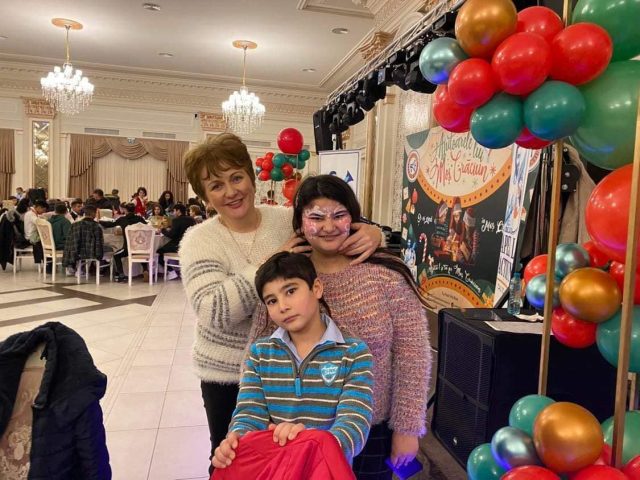 FOTO. Miracolul de la Satu Mare. Doi frățiori, orfani de mamă, s-au regăsit înainte de Crăciun