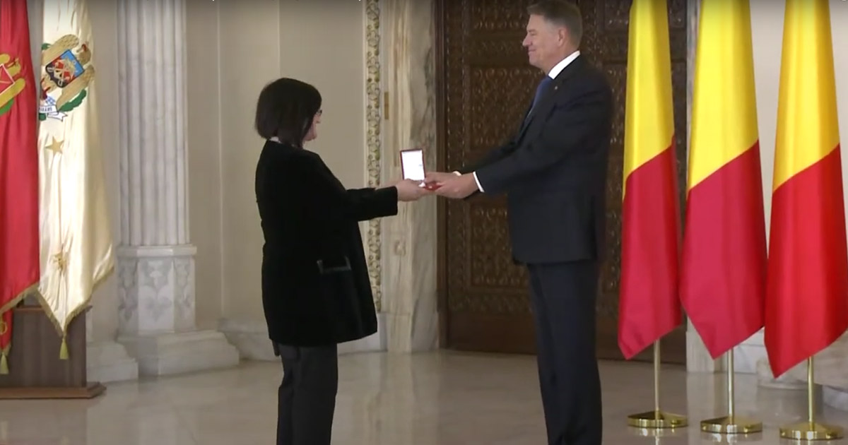 VIDEO. Decorație de la Iohannis pentru o profesoară din Satu Mare: Ordinul „Meritul pentru Învățământ” în grad de Cavaler 