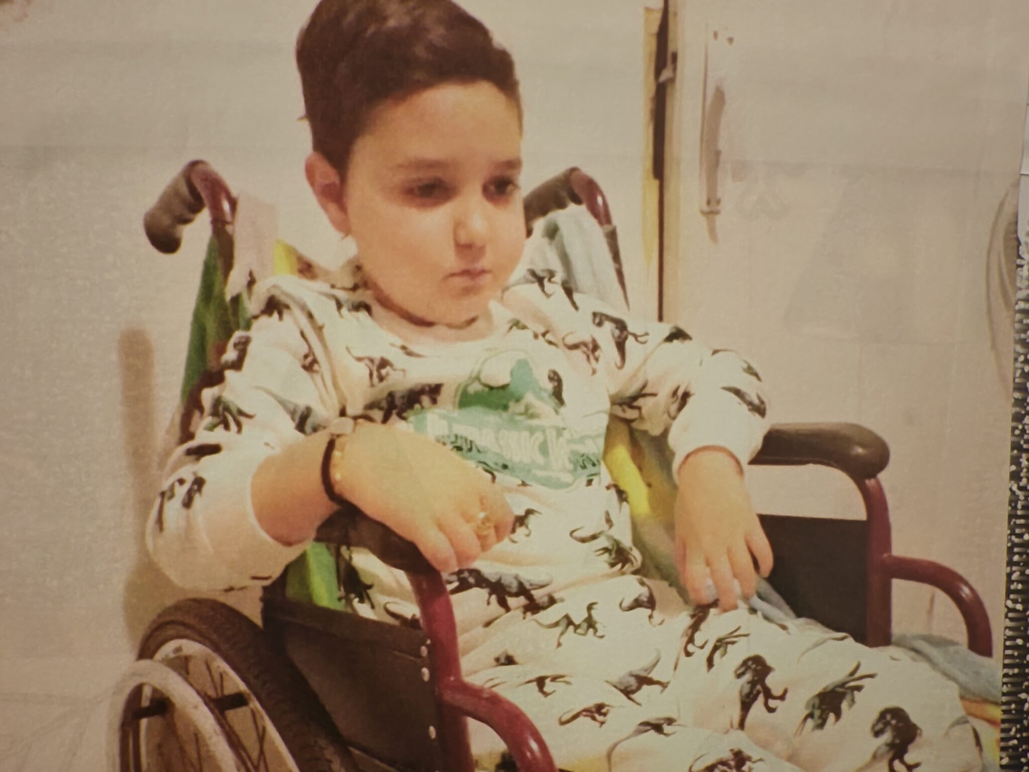 DRAMĂ. Ezekiel (9 ani) din Satu Mare e pe moarte! Părinții ne cer ajutorul să îi elimine durerea