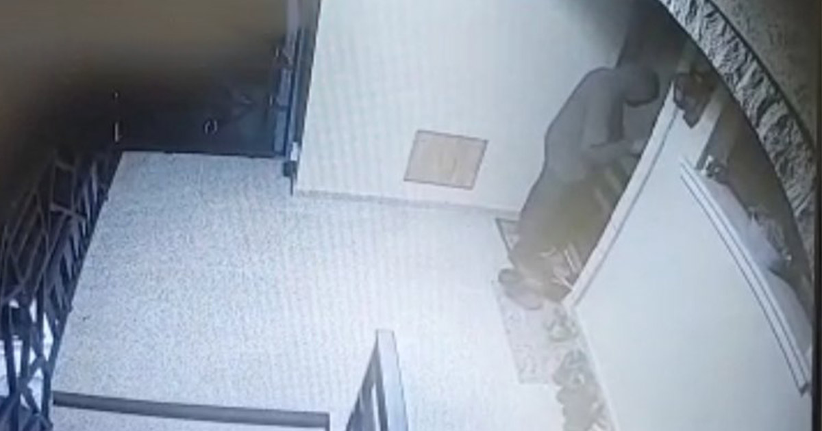 Sătmăreni ”colindători”. Prinși în flagrant în timp ce goleau o casă!