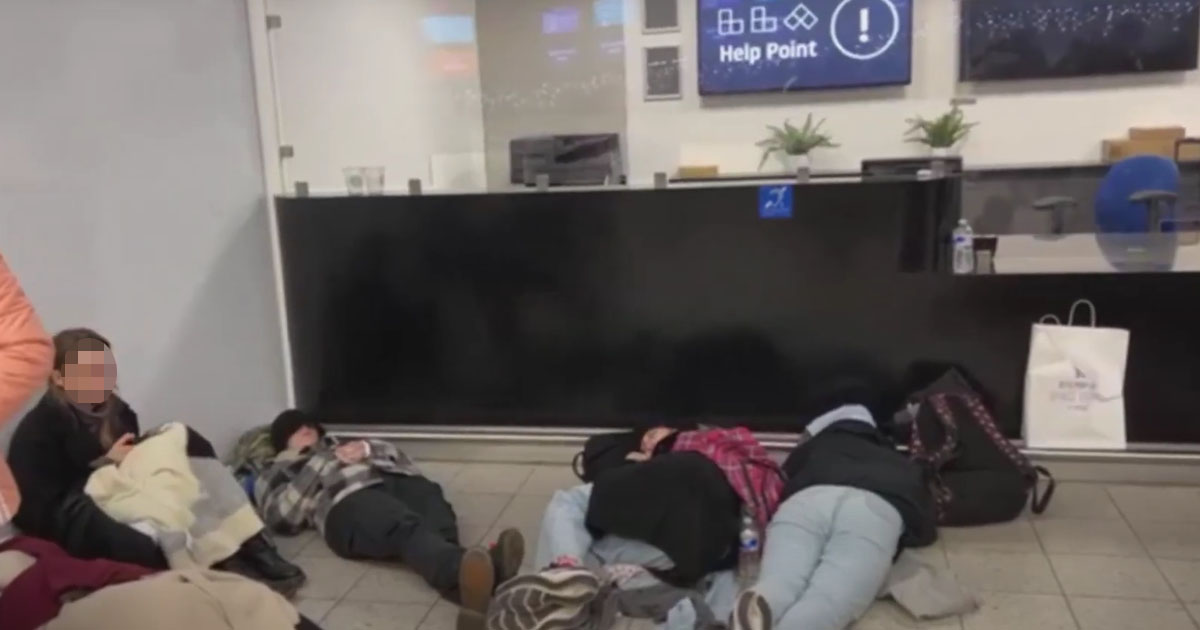 VIDEO. Haos pe Aeroportul Luton! Zborul spre Satu Mare este amânat, un român și-a rupt pașaportul