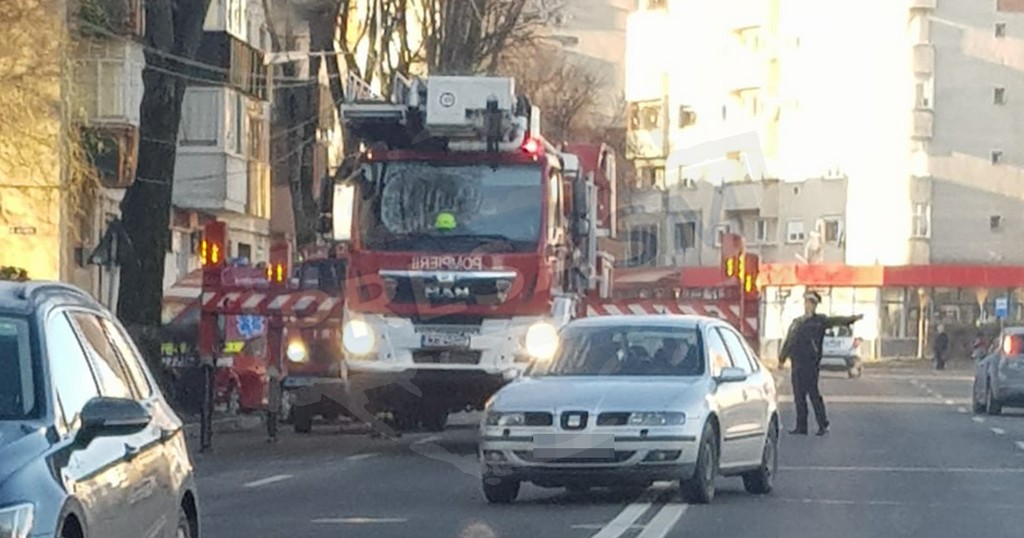 FOTO. Bărbat găsit mort în locuință. Alertă în Cartierul Micro 17 din Satu Mare
