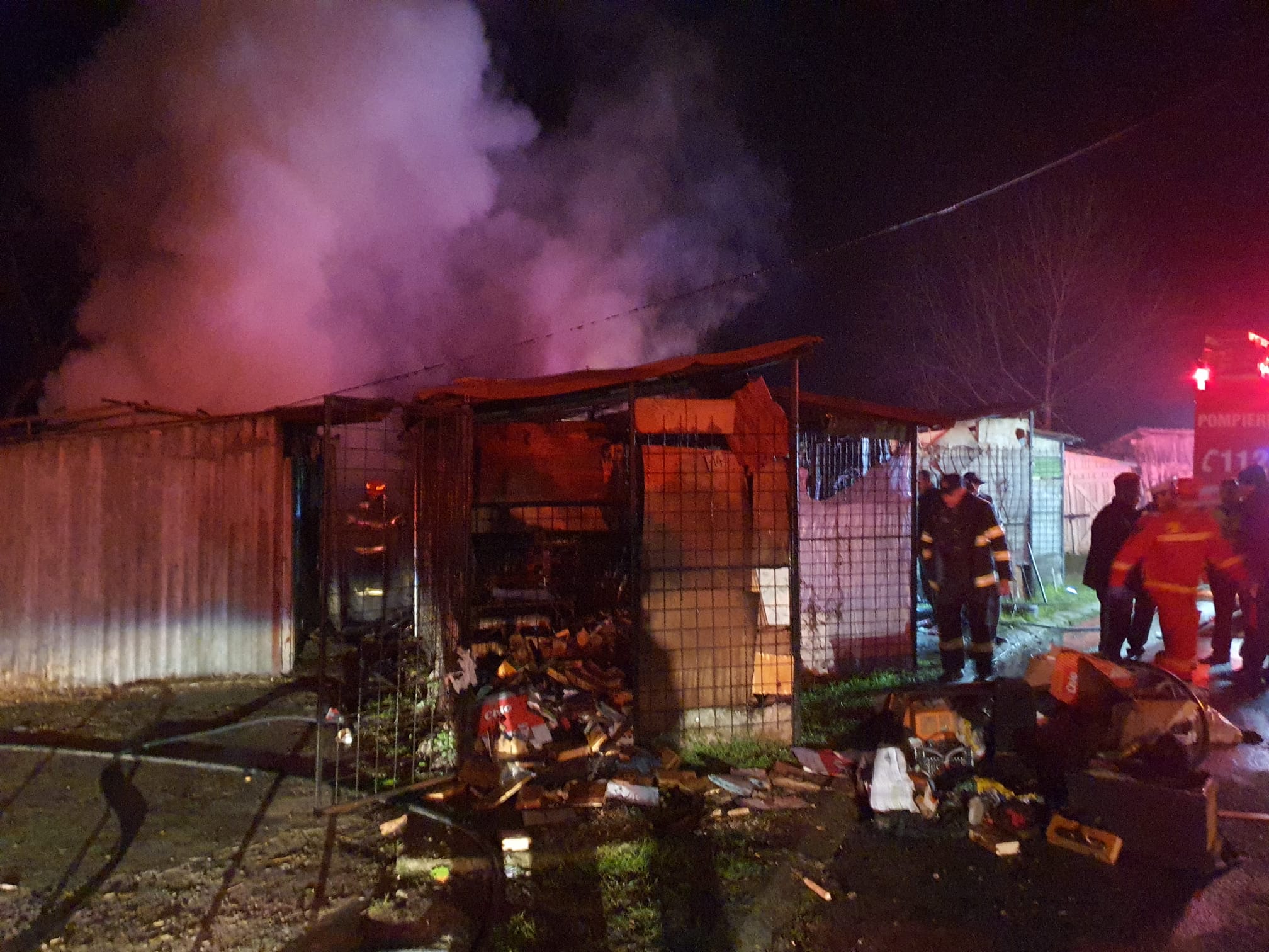 FOTO. Bărbatul care a incendiat barăcile din Negrești-Oaș, prins de polițiștii. S-a ales cu dosar penal