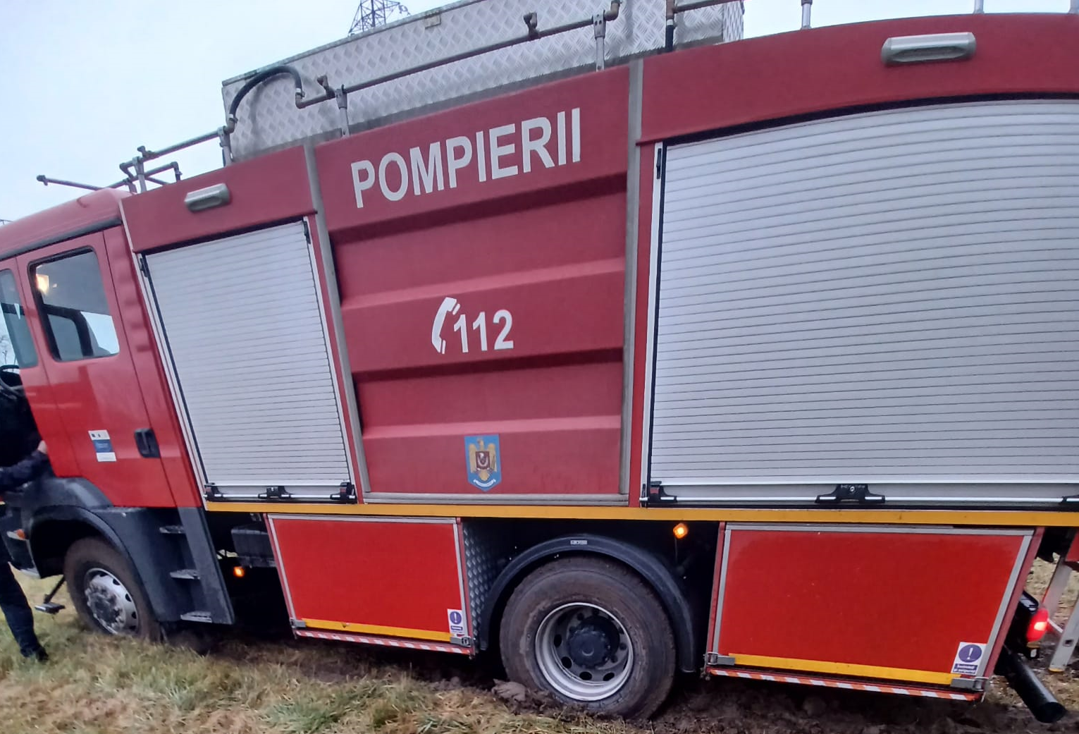 SOMNUL MINȚII. Pompierii din Satu Mare, puși să păzească o nuntă cu 600 de invitați