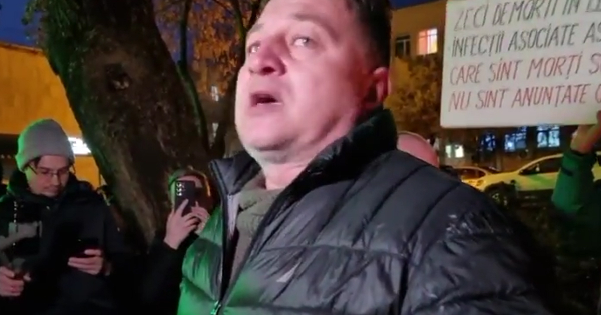 VIDEO. Încercare de confiscare a protestului din fața Spitalului Satu Mare. Tatăl Ștefaniei: "Nu așa ne ajutați"