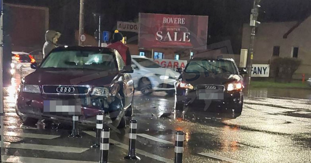 FOTO. Accident în sensul de la Burdea, în Satu Mare. AUDI vs. AUDI, circulație afectată