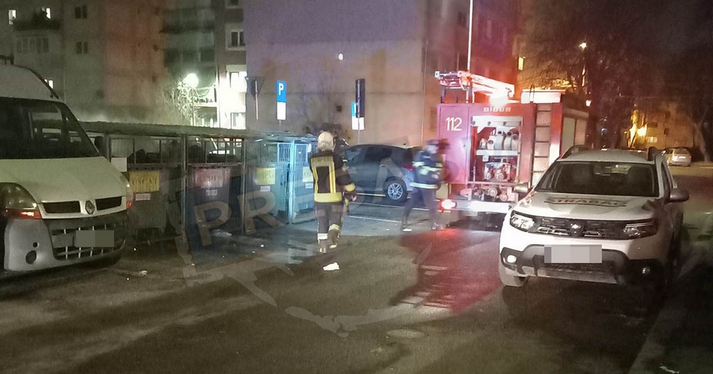 FOTO/VIDEO. Incendiu și alertă în Micro 16! Pericol de extindere! Vinovați: niște copii cu petarde