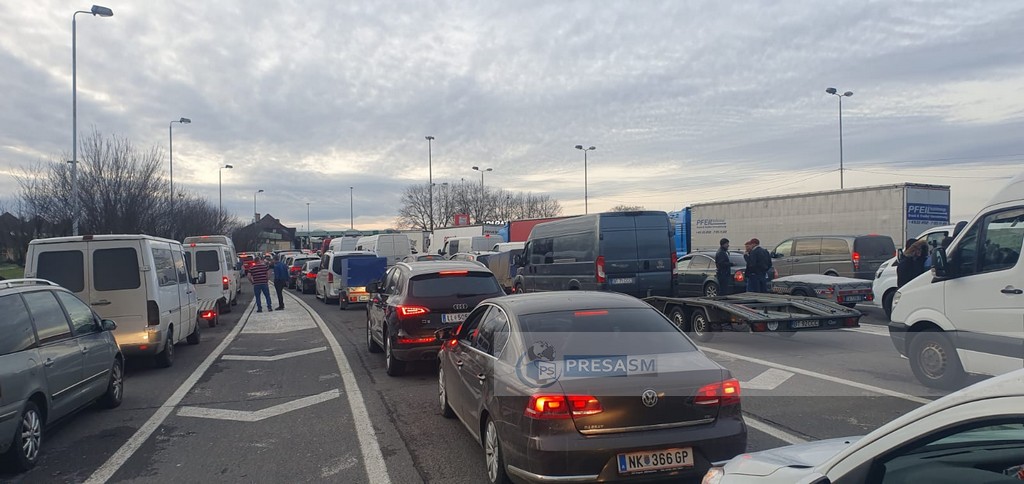 Nervi întinși la maximum la Petea și Urziceni. A picat sistemul din Ungaria, traficul e întrerupt